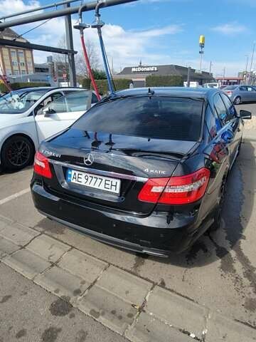 Черный Мерседес Е-Класс, объемом двигателя 2.1 л и пробегом 165 тыс. км за 17688 $, фото 5 на Automoto.ua