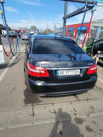 Черный Мерседес Е-Класс, объемом двигателя 2.1 л и пробегом 165 тыс. км за 17688 $, фото 6 на Automoto.ua