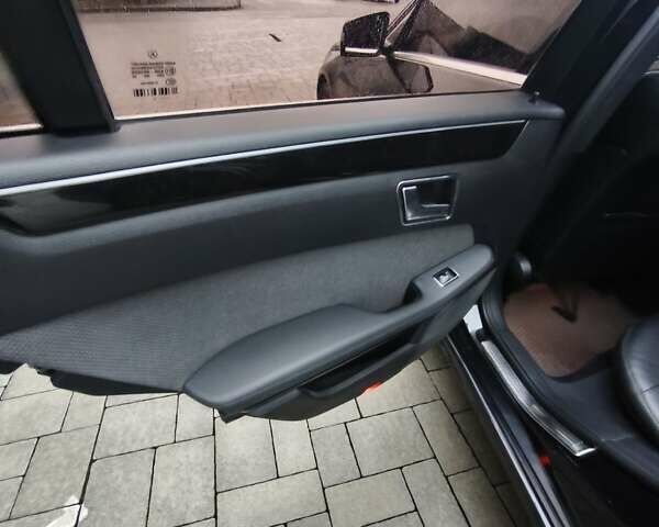 Чорний Мерседес Е-Клас, об'ємом двигуна 2.2 л та пробігом 377 тис. км за 11500 $, фото 8 на Automoto.ua