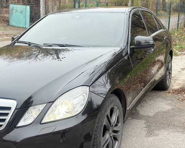 Черный Мерседес Е-Класс, объемом двигателя 2.14 л и пробегом 309 тыс. км за 15000 $, фото 10 на Automoto.ua