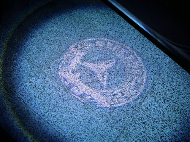 Черный Мерседес Е-Класс, объемом двигателя 2.1 л и пробегом 293 тыс. км за 12000 $, фото 8 на Automoto.ua