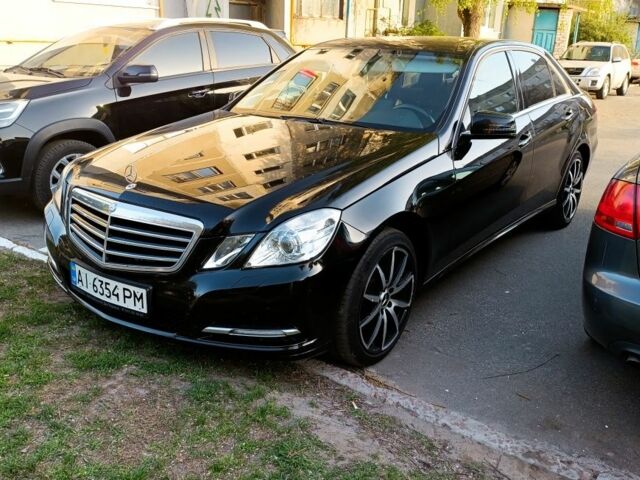 Черный Мерседес Е-Класс, объемом двигателя 1.8 л и пробегом 260 тыс. км за 10000 $, фото 1 на Automoto.ua