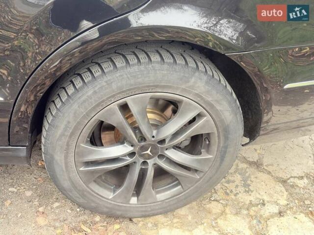 Черный Мерседес Е-Класс, объемом двигателя 2.14 л и пробегом 309 тыс. км за 15000 $, фото 15 на Automoto.ua