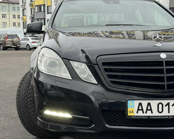 Черный Мерседес Е-Класс, объемом двигателя 2.2 л и пробегом 333 тыс. км за 13600 $, фото 7 на Automoto.ua