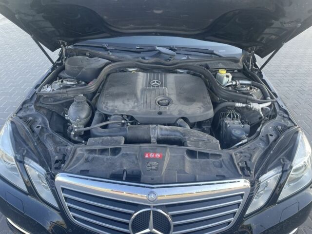 Черный Мерседес Е-Класс, объемом двигателя 2.2 л и пробегом 210 тыс. км за 15000 $, фото 19 на Automoto.ua