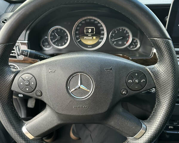 Чорний Мерседес Е-Клас, об'ємом двигуна 1.8 л та пробігом 255 тис. км за 10000 $, фото 15 на Automoto.ua