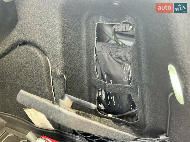 Черный Мерседес Е-Класс, объемом двигателя 2.14 л и пробегом 255 тыс. км за 14500 $, фото 75 на Automoto.ua