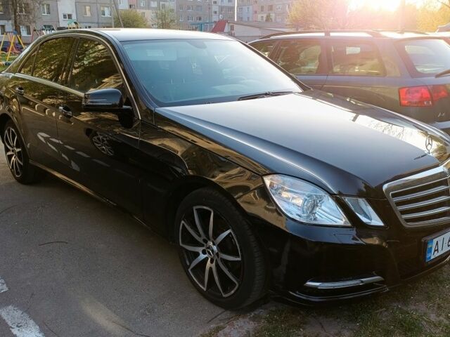 Черный Мерседес Е-Класс, объемом двигателя 1.8 л и пробегом 260 тыс. км за 10000 $, фото 2 на Automoto.ua