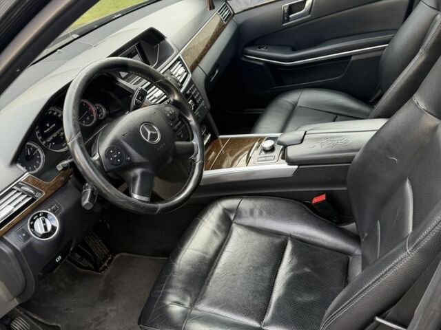 Черный Мерседес Е-Класс, объемом двигателя 2.1 л и пробегом 399 тыс. км за 8999 $, фото 13 на Automoto.ua