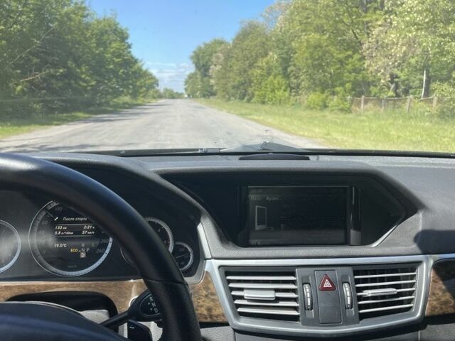 Черный Мерседес Е-Класс, объемом двигателя 2.2 л и пробегом 210 тыс. км за 15000 $, фото 20 на Automoto.ua