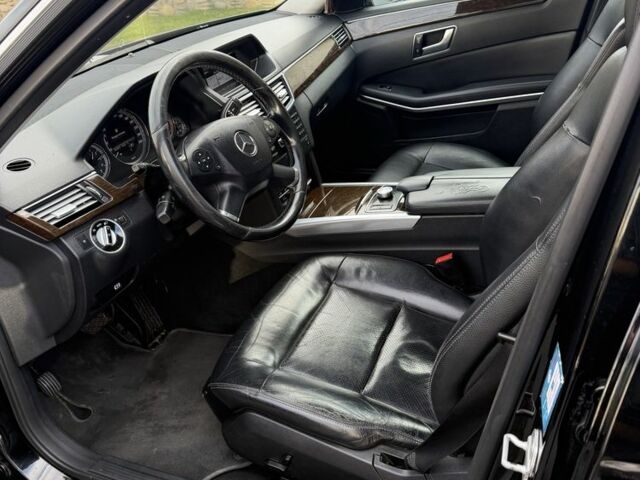 Черный Мерседес Е-Класс, объемом двигателя 2.1 л и пробегом 399 тыс. км за 8999 $, фото 12 на Automoto.ua