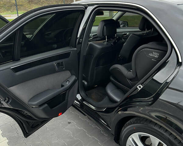 Черный Мерседес Е-Класс, объемом двигателя 2.2 л и пробегом 291 тыс. км за 13000 $, фото 20 на Automoto.ua