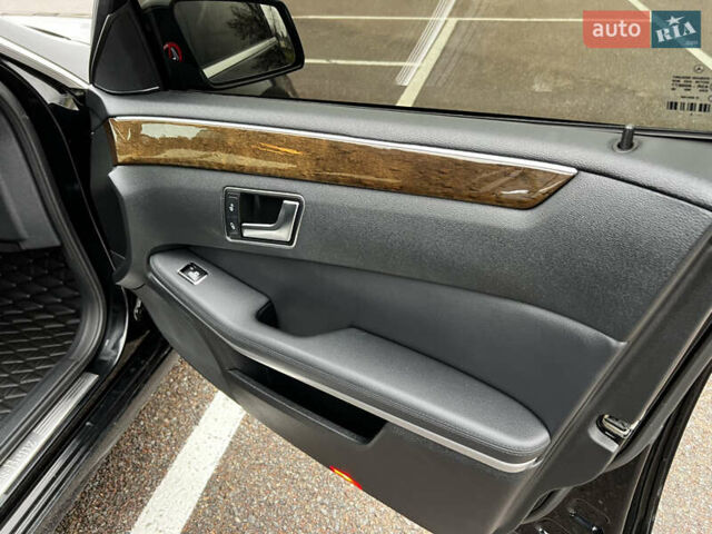 Черный Мерседес Е-Класс, объемом двигателя 1.8 л и пробегом 277 тыс. км за 10900 $, фото 16 на Automoto.ua