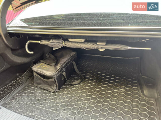 Черный Мерседес Е-Класс, объемом двигателя 2.14 л и пробегом 255 тыс. км за 14500 $, фото 76 на Automoto.ua