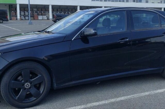 Черный Мерседес Е-Класс, объемом двигателя 1.8 л и пробегом 344 тыс. км за 8999 $, фото 1 на Automoto.ua