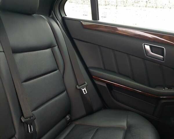 Черный Мерседес Е-Класс, объемом двигателя 3.5 л и пробегом 243 тыс. км за 16000 $, фото 17 на Automoto.ua