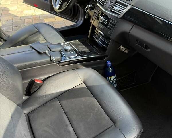 Черный Мерседес Е-Класс, объемом двигателя 2.2 л и пробегом 253 тыс. км за 18500 $, фото 6 на Automoto.ua