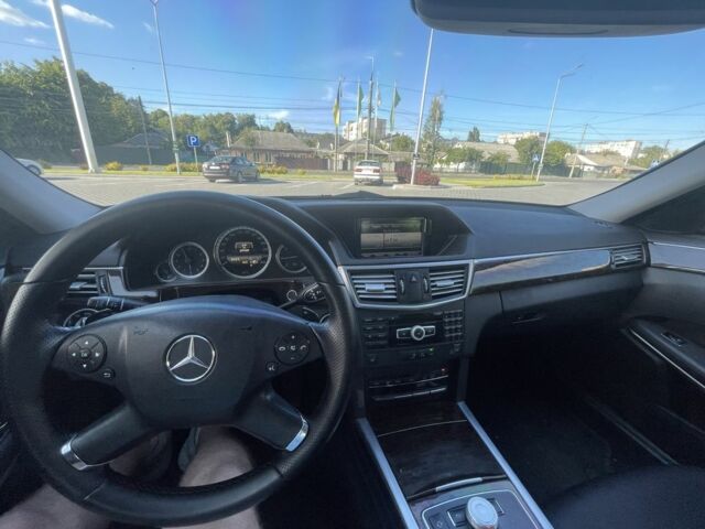 Черный Мерседес Е-Класс, объемом двигателя 2.2 л и пробегом 210 тыс. км за 15000 $, фото 18 на Automoto.ua