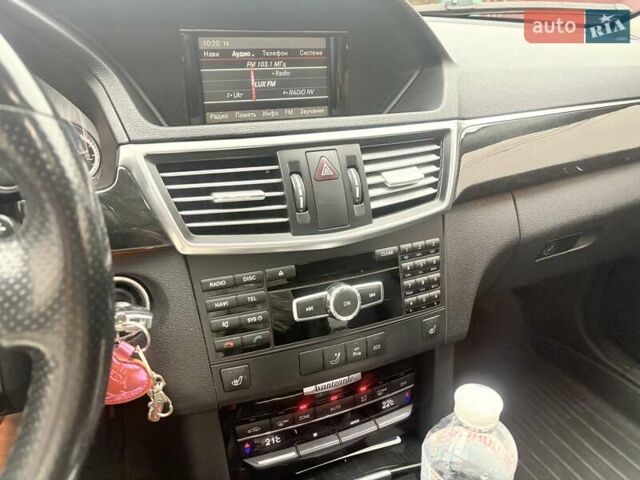 Черный Мерседес Е-Класс, объемом двигателя 2.14 л и пробегом 309 тыс. км за 15000 $, фото 3 на Automoto.ua