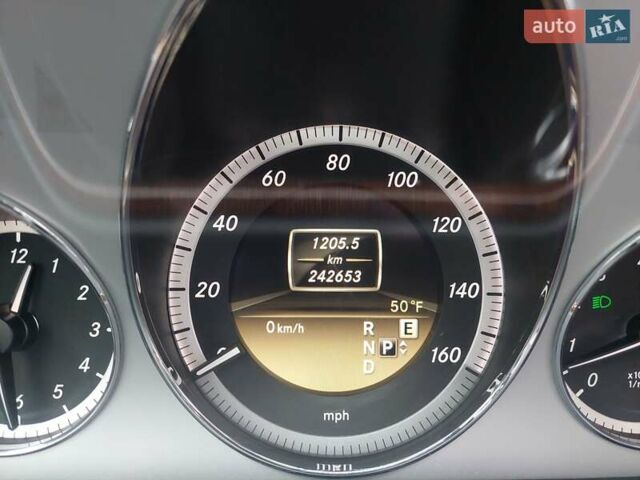 Черный Мерседес Е-Класс, объемом двигателя 3.5 л и пробегом 243 тыс. км за 16000 $, фото 12 на Automoto.ua