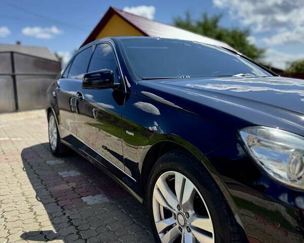 Чорний Мерседес Е-Клас, об'ємом двигуна 2.2 л та пробігом 420 тис. км за 11800 $, фото 4 на Automoto.ua