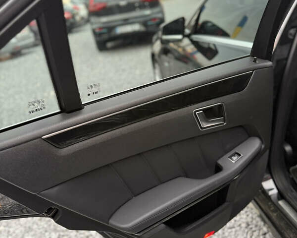 Черный Мерседес Е-Класс, объемом двигателя 2.2 л и пробегом 340 тыс. км за 12500 $, фото 24 на Automoto.ua