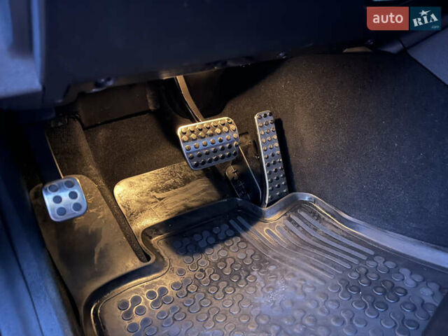 Черный Мерседес Е-Класс, объемом двигателя 2.14 л и пробегом 255 тыс. км за 14500 $, фото 37 на Automoto.ua