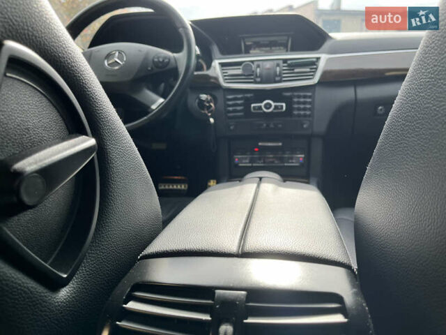 Черный Мерседес Е-Класс, объемом двигателя 2.14 л и пробегом 255 тыс. км за 14500 $, фото 71 на Automoto.ua
