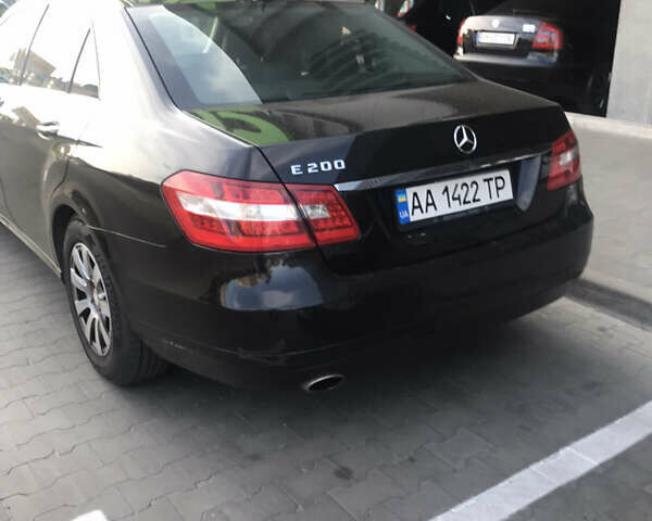 Черный Мерседес Е-Класс, объемом двигателя 1.8 л и пробегом 330 тыс. км за 8999 $, фото 3 на Automoto.ua