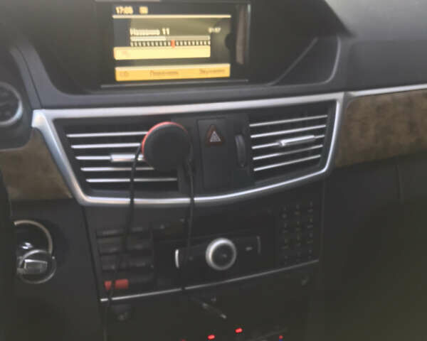 Черный Мерседес Е-Класс, объемом двигателя 1.8 л и пробегом 330 тыс. км за 8999 $, фото 12 на Automoto.ua