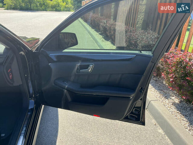 Чорний Мерседес Е-Клас, об'ємом двигуна 2.14 л та пробігом 334 тис. км за 13000 $, фото 6 на Automoto.ua