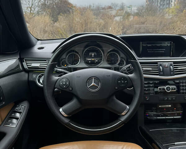 Черный Мерседес Е-Класс, объемом двигателя 2.2 л и пробегом 333 тыс. км за 13600 $, фото 16 на Automoto.ua