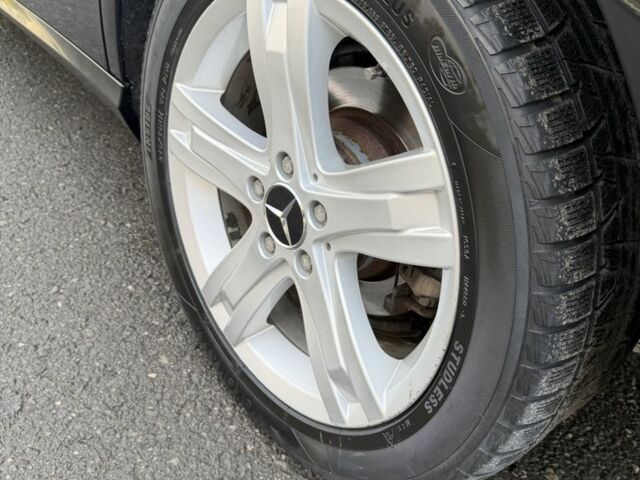 Черный Мерседес Е-Класс, объемом двигателя 2.1 л и пробегом 399 тыс. км за 8999 $, фото 18 на Automoto.ua