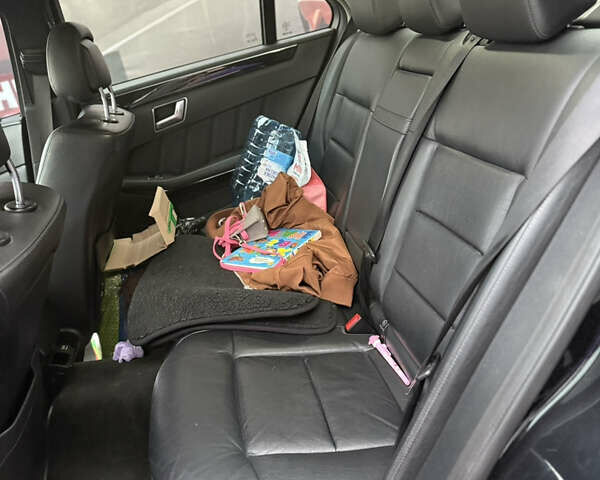 Черный Мерседес Е-Класс, объемом двигателя 2.2 л и пробегом 340 тыс. км за 12500 $, фото 25 на Automoto.ua