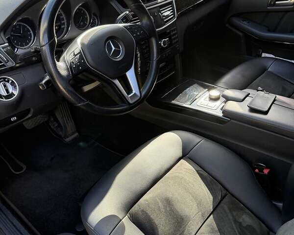 Черный Мерседес Е-Класс, объемом двигателя 2.2 л и пробегом 253 тыс. км за 18500 $, фото 3 на Automoto.ua