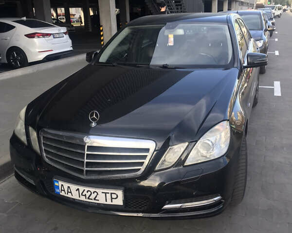 Черный Мерседес Е-Класс, объемом двигателя 1.8 л и пробегом 330 тыс. км за 8999 $, фото 1 на Automoto.ua