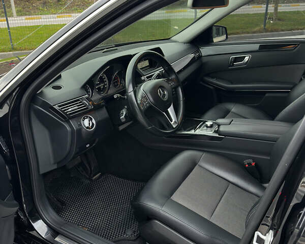 Черный Мерседес Е-Класс, объемом двигателя 2.2 л и пробегом 291 тыс. км за 13000 $, фото 10 на Automoto.ua