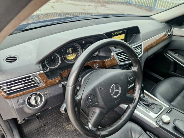 Черный Мерседес Е-Класс, объемом двигателя 1.8 л и пробегом 224 тыс. км за 10500 $, фото 10 на Automoto.ua