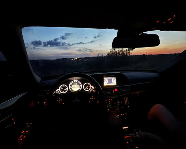 Мерседес Е-Класс 2012 в Киеве на Automoto.ua Черный Мерседес Е-Класс, объемом двигателя 2.2 л и пробегом 289 тыс. км за 12400 $, фото 2 на Automoto.ua
