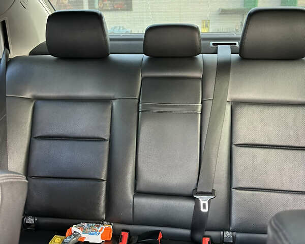 Чорний Мерседес Е-Клас, об'ємом двигуна 1.8 л та пробігом 255 тис. км за 10000 $, фото 17 на Automoto.ua