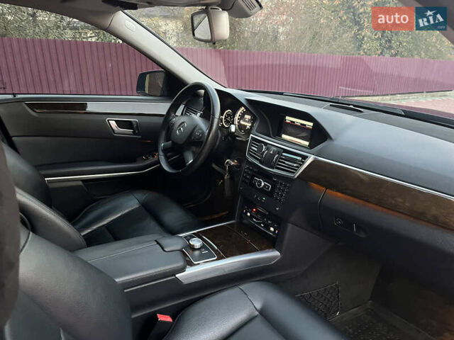 Черный Мерседес Е-Класс, объемом двигателя 2.14 л и пробегом 255 тыс. км за 14500 $, фото 1 на Automoto.ua