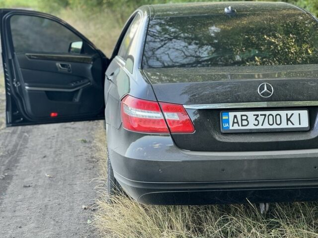Черный Мерседес Е-Класс, объемом двигателя 2.2 л и пробегом 210 тыс. км за 15000 $, фото 11 на Automoto.ua