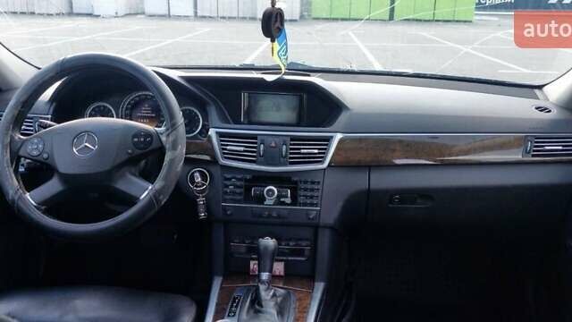 Черный Мерседес Е-Класс, объемом двигателя 1.8 л и пробегом 344 тыс. км за 8800 $, фото 4 на Automoto.ua