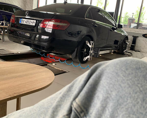 Черный Мерседес Е-Класс, объемом двигателя 2.2 л и пробегом 370 тыс. км за 12700 $, фото 5 на Automoto.ua