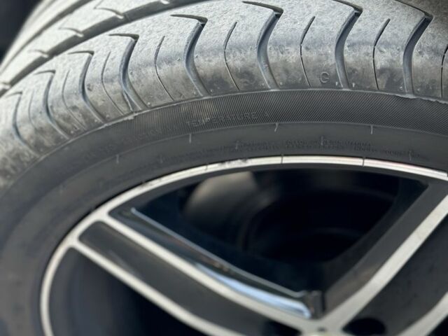 Черный Мерседес Е-Класс, объемом двигателя 2.2 л и пробегом 210 тыс. км за 15000 $, фото 12 на Automoto.ua