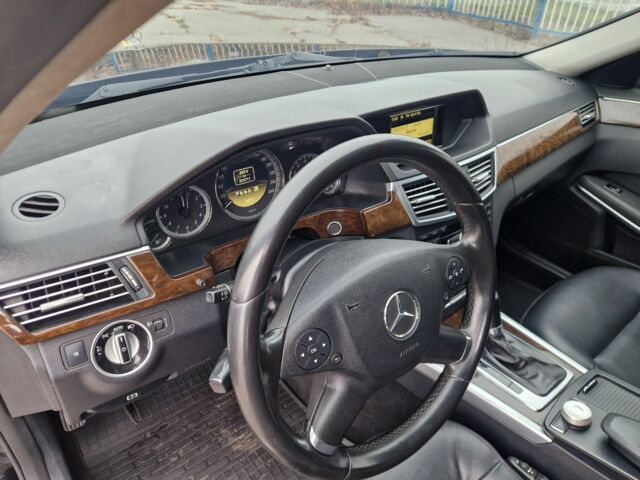 Черный Мерседес Е-Класс, объемом двигателя 1.8 л и пробегом 223 тыс. км за 9800 $, фото 10 на Automoto.ua