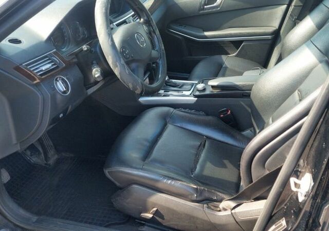 Черный Мерседес Е-Класс, объемом двигателя 1.8 л и пробегом 344 тыс. км за 8999 $, фото 7 на Automoto.ua