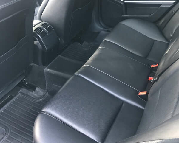 Черный Мерседес Е-Класс, объемом двигателя 1.8 л и пробегом 330 тыс. км за 8999 $, фото 6 на Automoto.ua