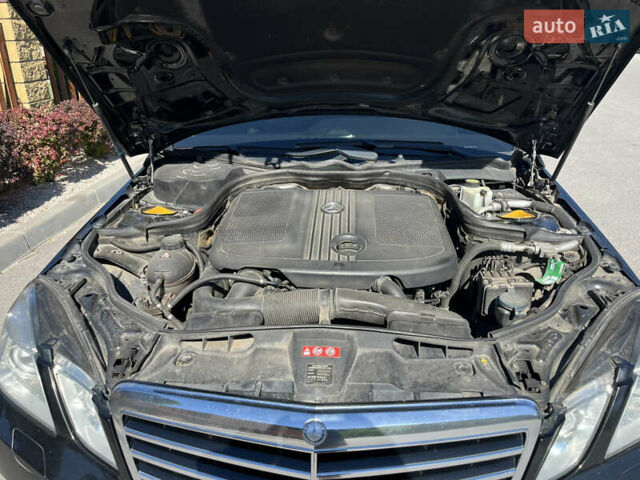 Чорний Мерседес Е-Клас, об'ємом двигуна 2.14 л та пробігом 334 тис. км за 13000 $, фото 15 на Automoto.ua