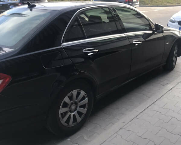 Черный Мерседес Е-Класс, объемом двигателя 1.8 л и пробегом 330 тыс. км за 8999 $, фото 7 на Automoto.ua